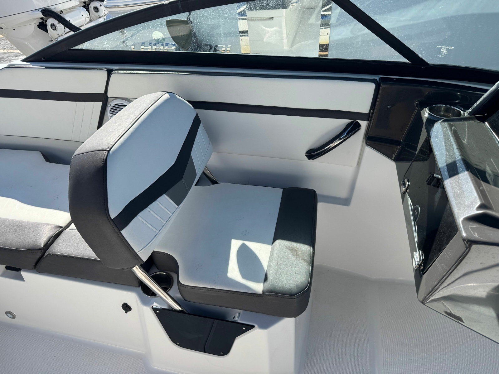 20' 2020 Monterey M-205