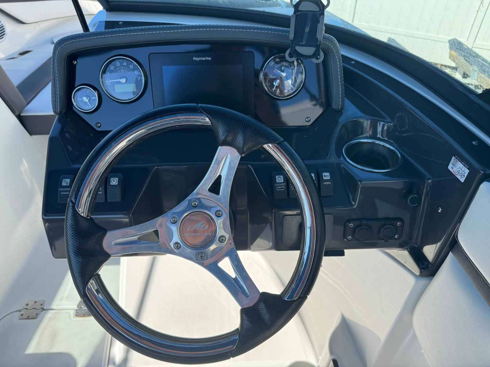 20' 2020 Monterey M-205