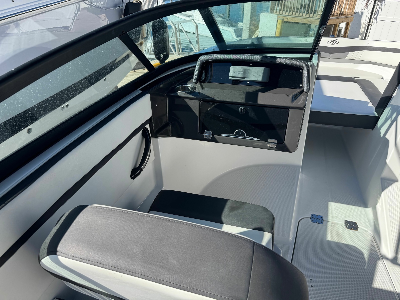 20' 2020 Monterey M-205