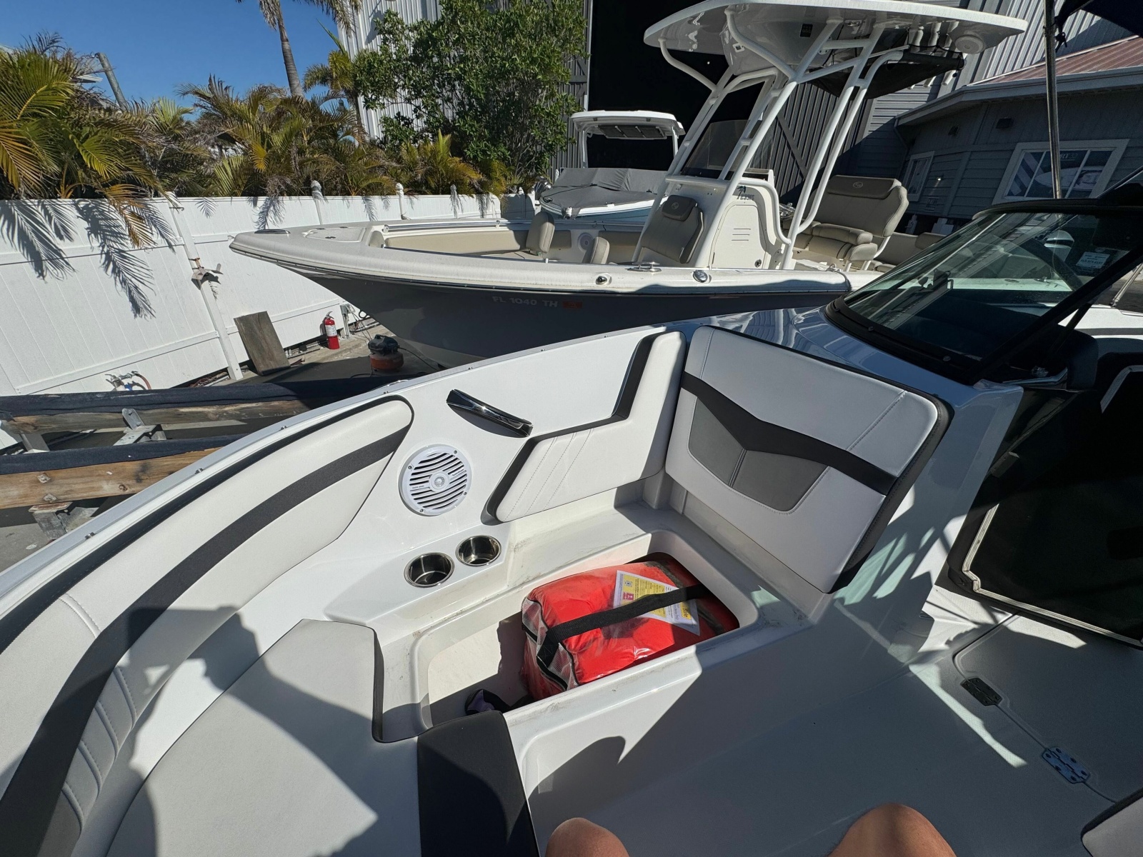 20' 2020 Monterey M-205