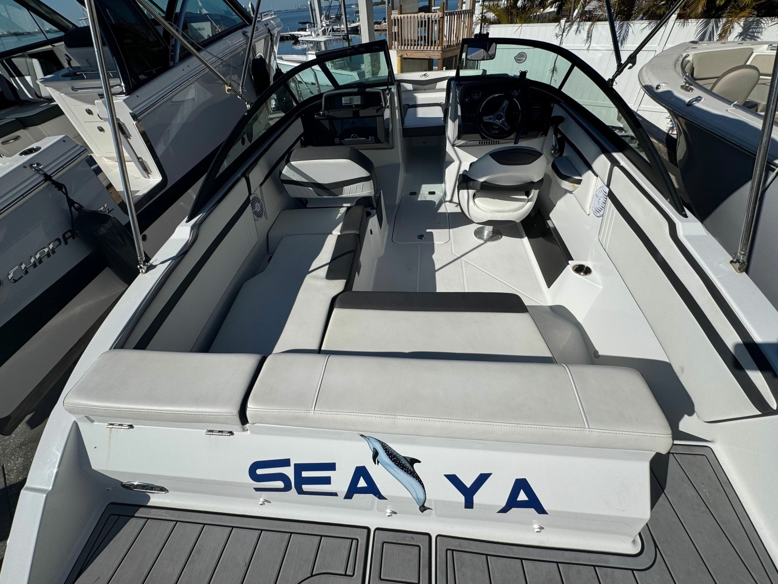 20' 2020 Monterey M-205