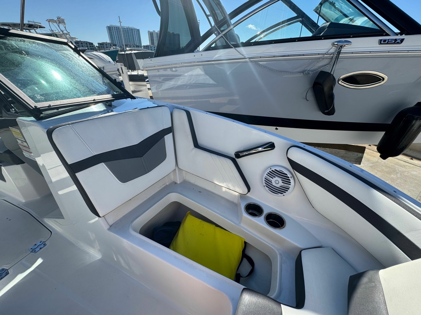 20' 2020 Monterey M-205