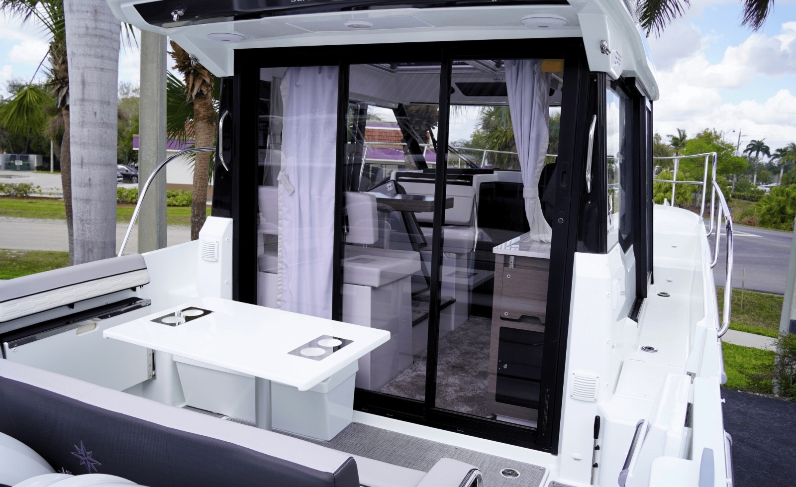 29ft Jeanneau Yacht For Sale