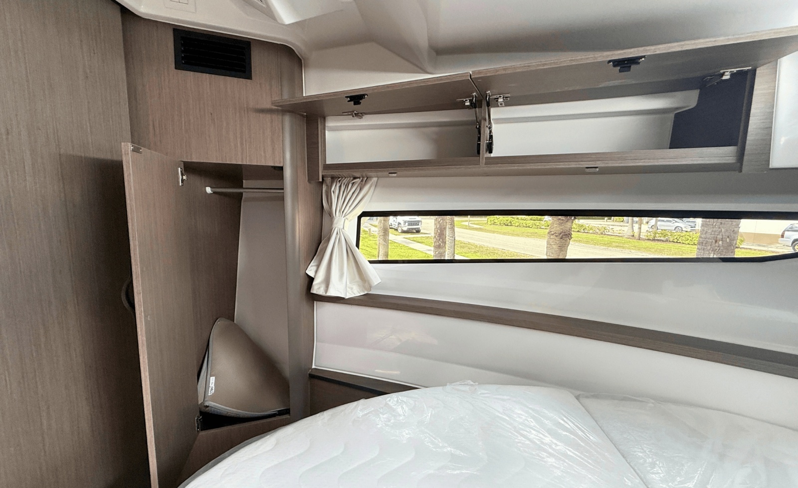 29ft Jeanneau Yacht For Sale