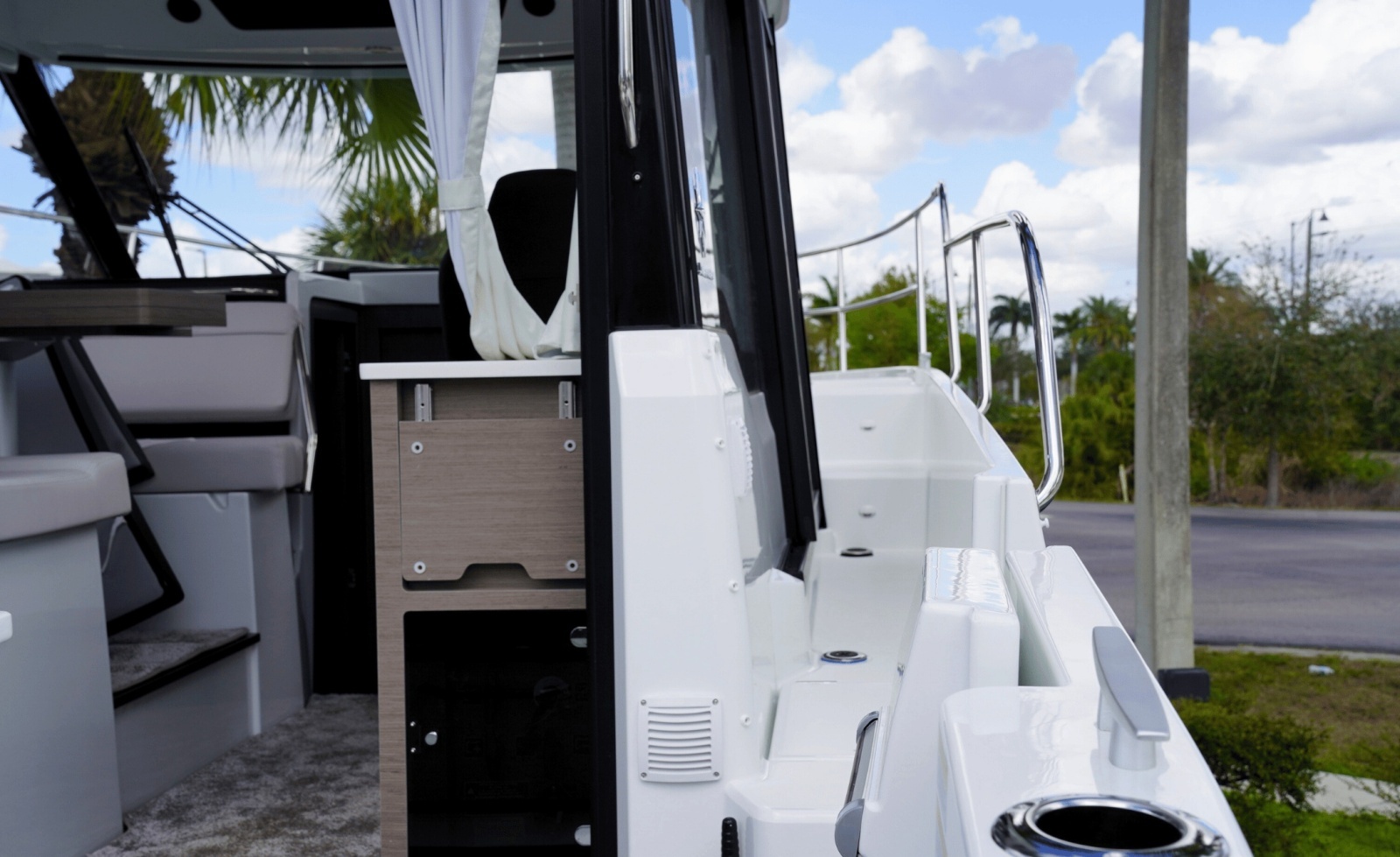 29ft Jeanneau Yacht For Sale