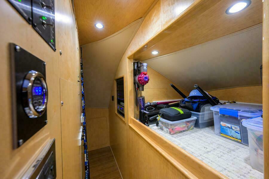 72' 2021 Viking 72 Convertible