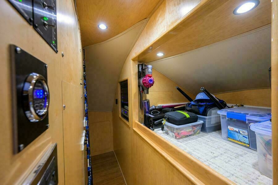 Viking 72 TAMI ANN - Pantry