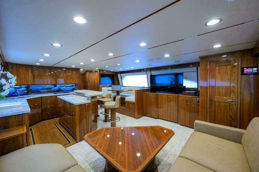 Viking 72 TAMI ANN - Salon