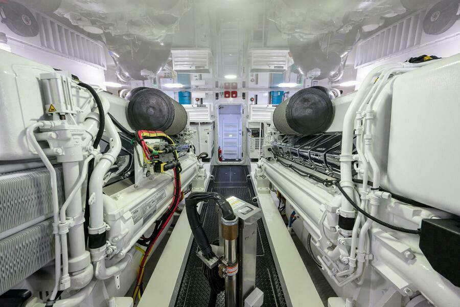 72' 2021 Viking 72 Convertible