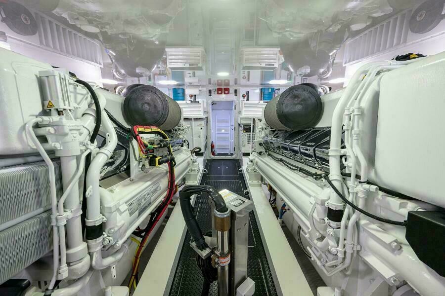 Viking 72 TAMI ANN - Engine Room