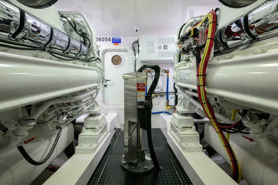 72' 2021 Viking 72 Convertible