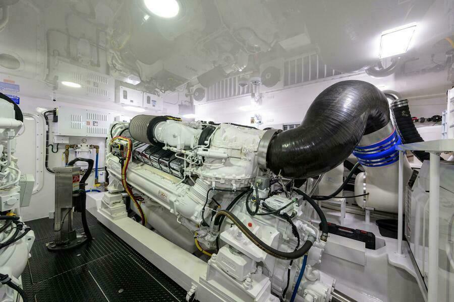 72' 2021 Viking 72 Convertible