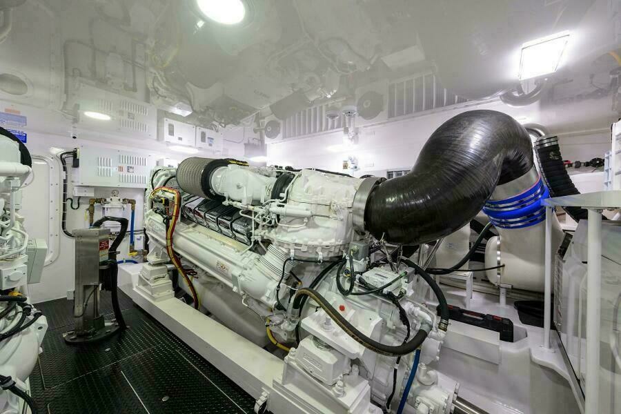 Viking 72 TAMI ANN - Engine Room