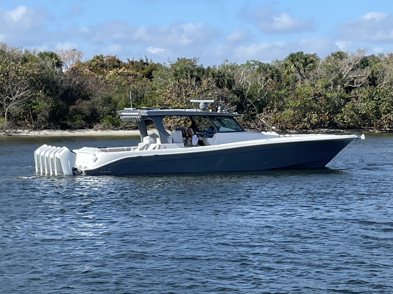 56' 2025 HCB 56 Suenos