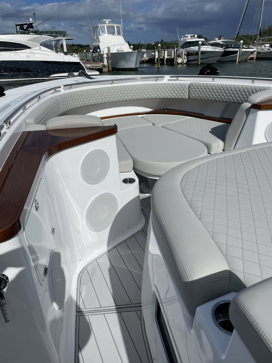 56' 2025 HCB 56 Suenos