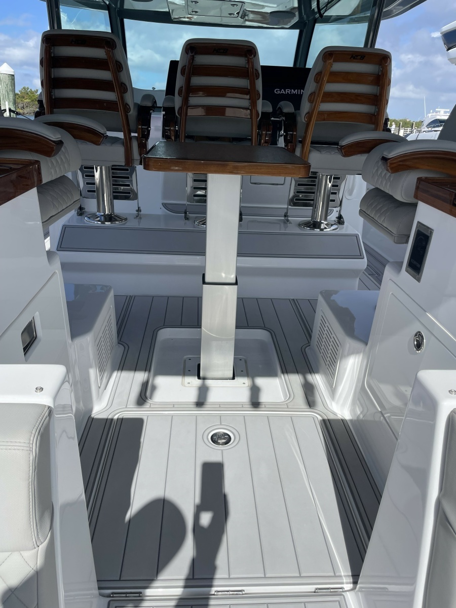 56' 2025 HCB 56 Suenos