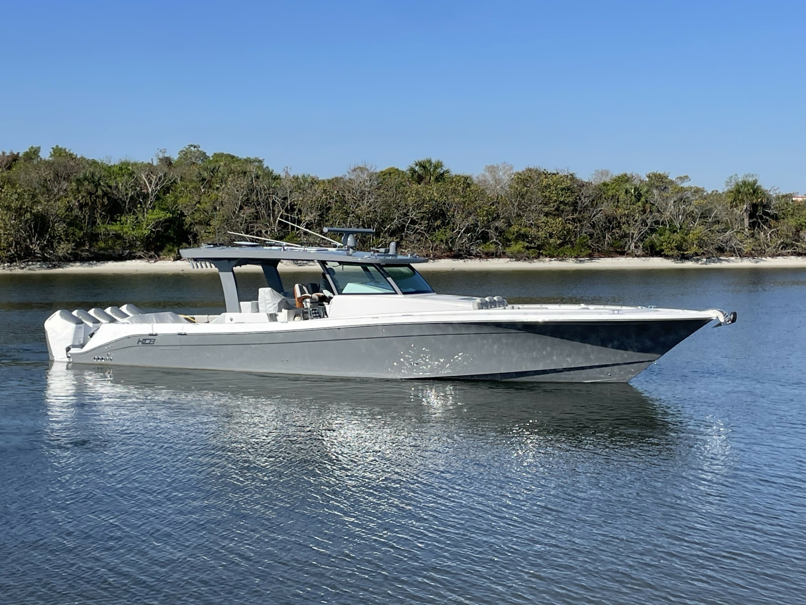 56' 2025 HCB 56 Suenos