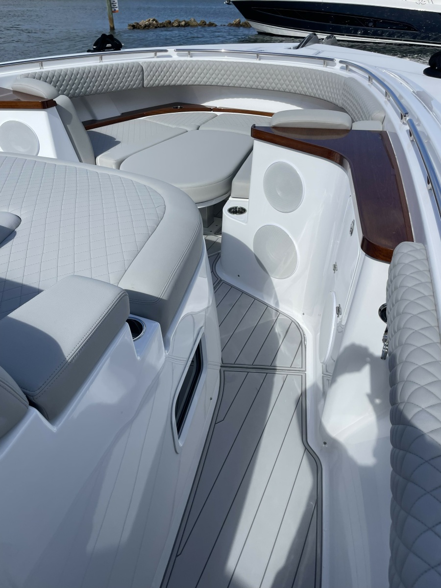 56' 2025 HCB 56 Suenos