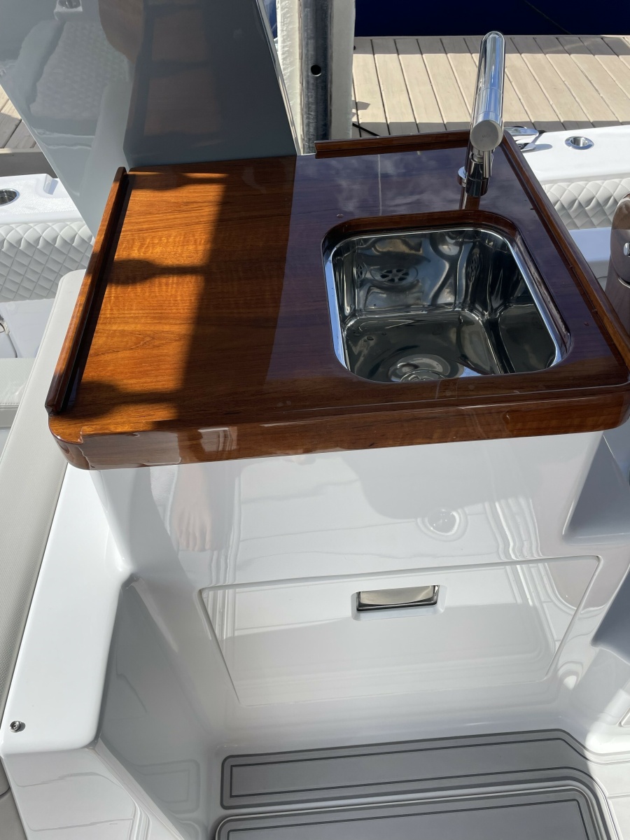 56' 2025 HCB 56 Suenos