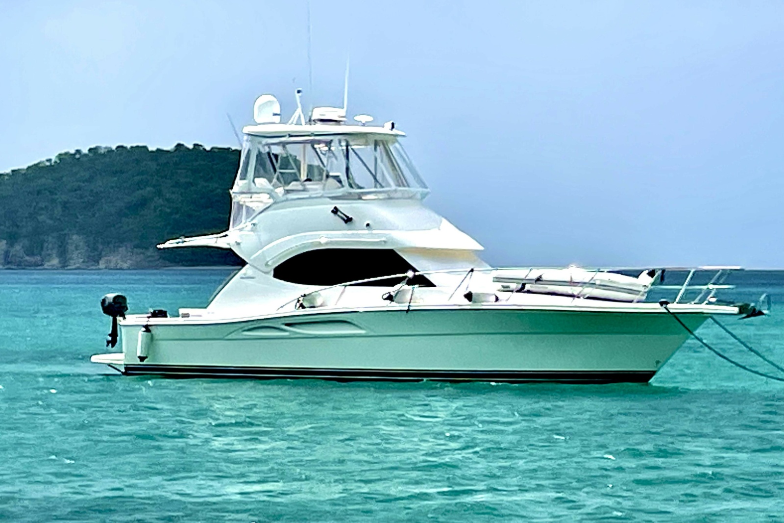 37' 2005 Riviera 37 Flybridge