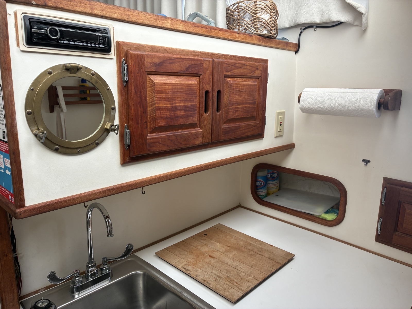 1989 Duffy 35 Flybridge - Galley