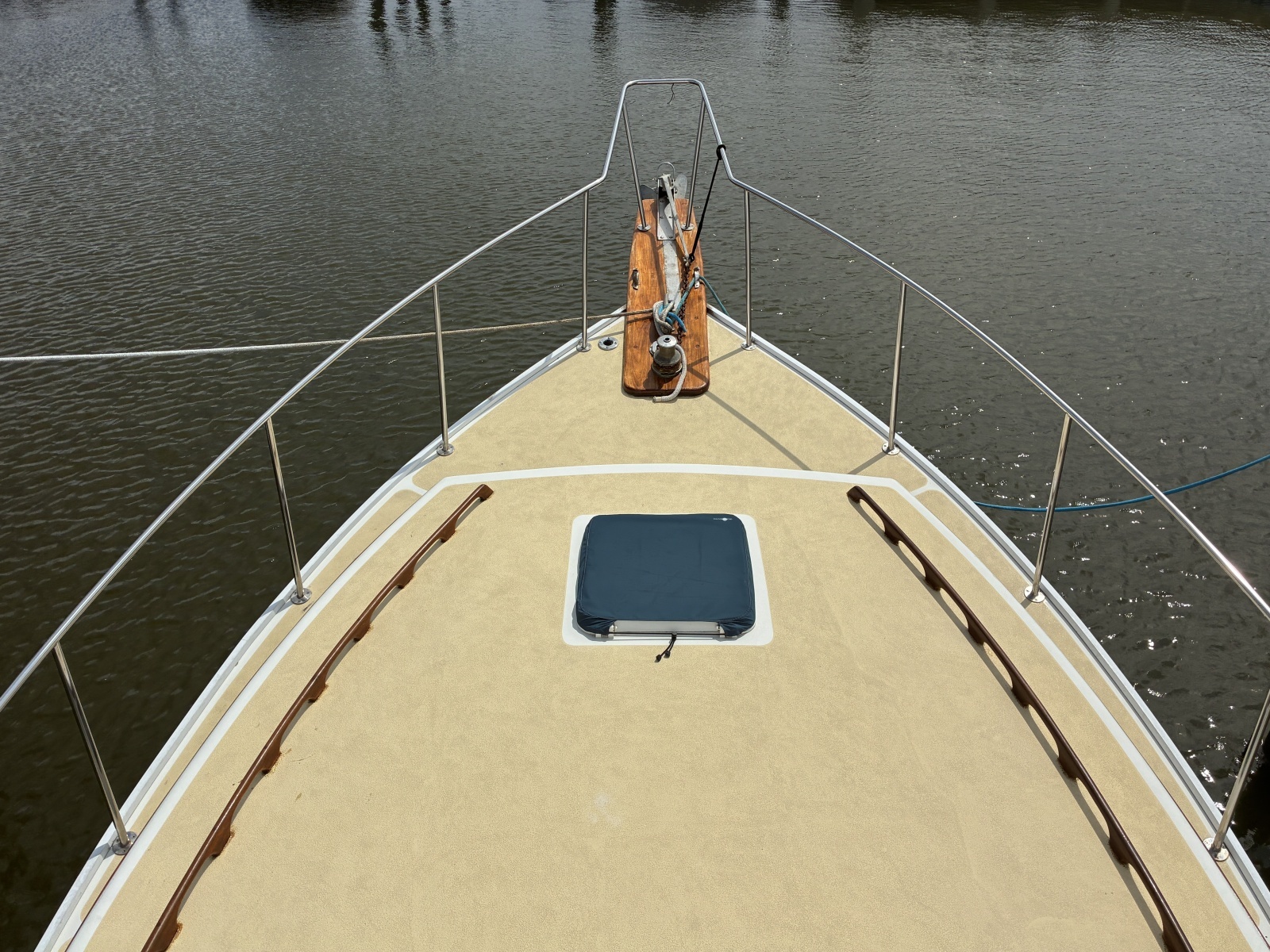 1989 Duffy 35 Flybridge - Foredeck