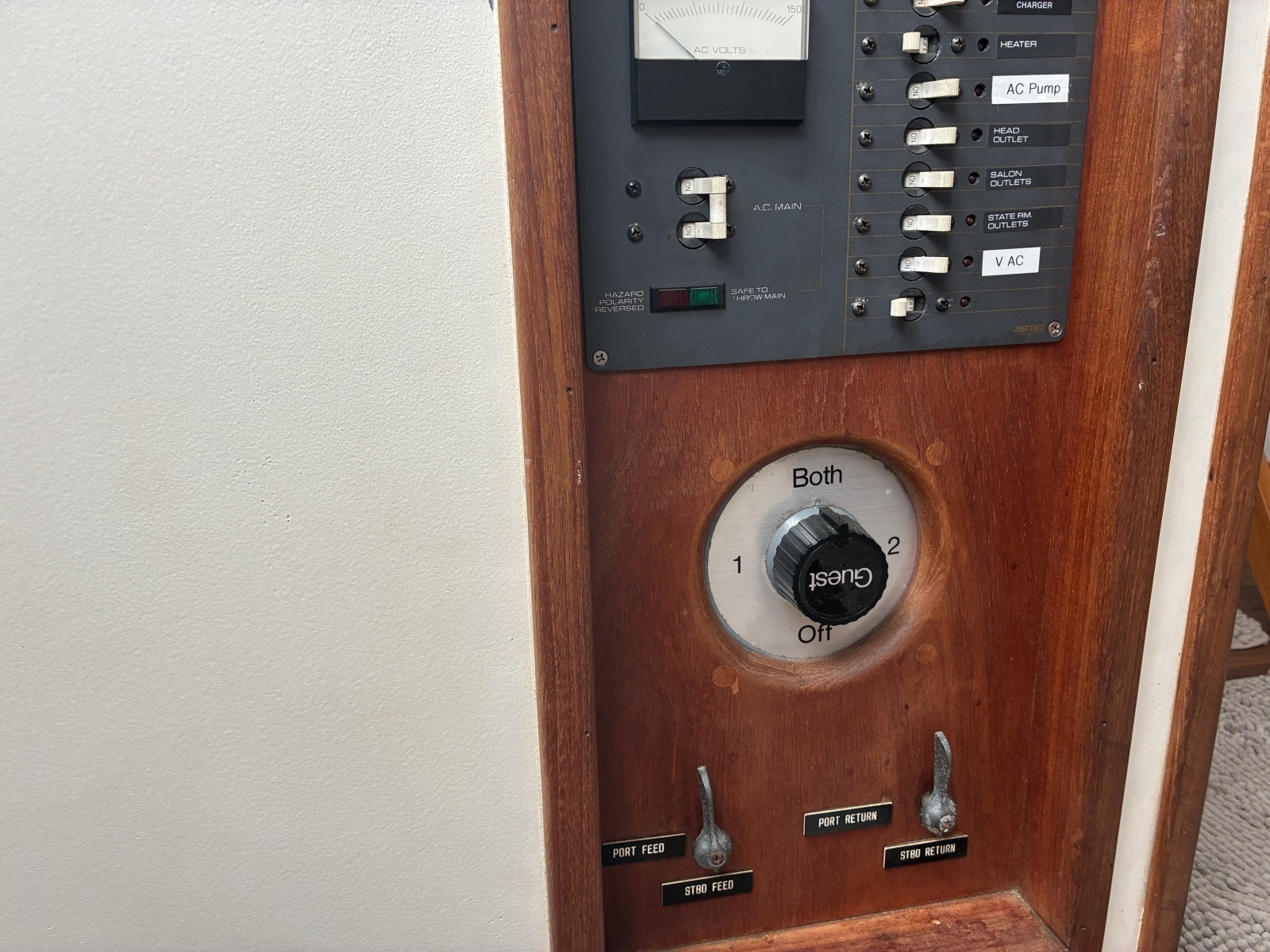 1989 Duffy 35 Flybridge - Battery Switch