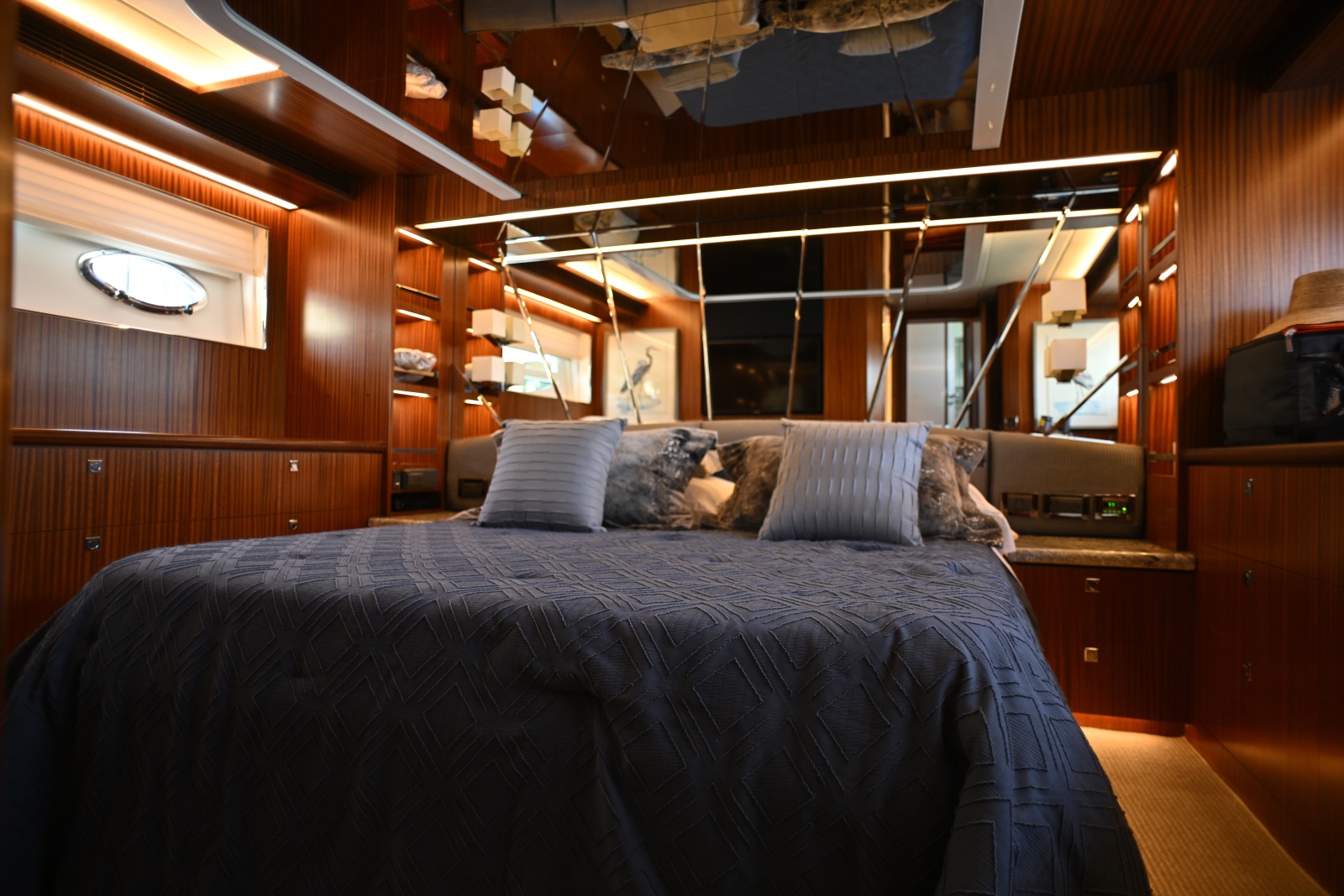 56' 2020 Horizon E56