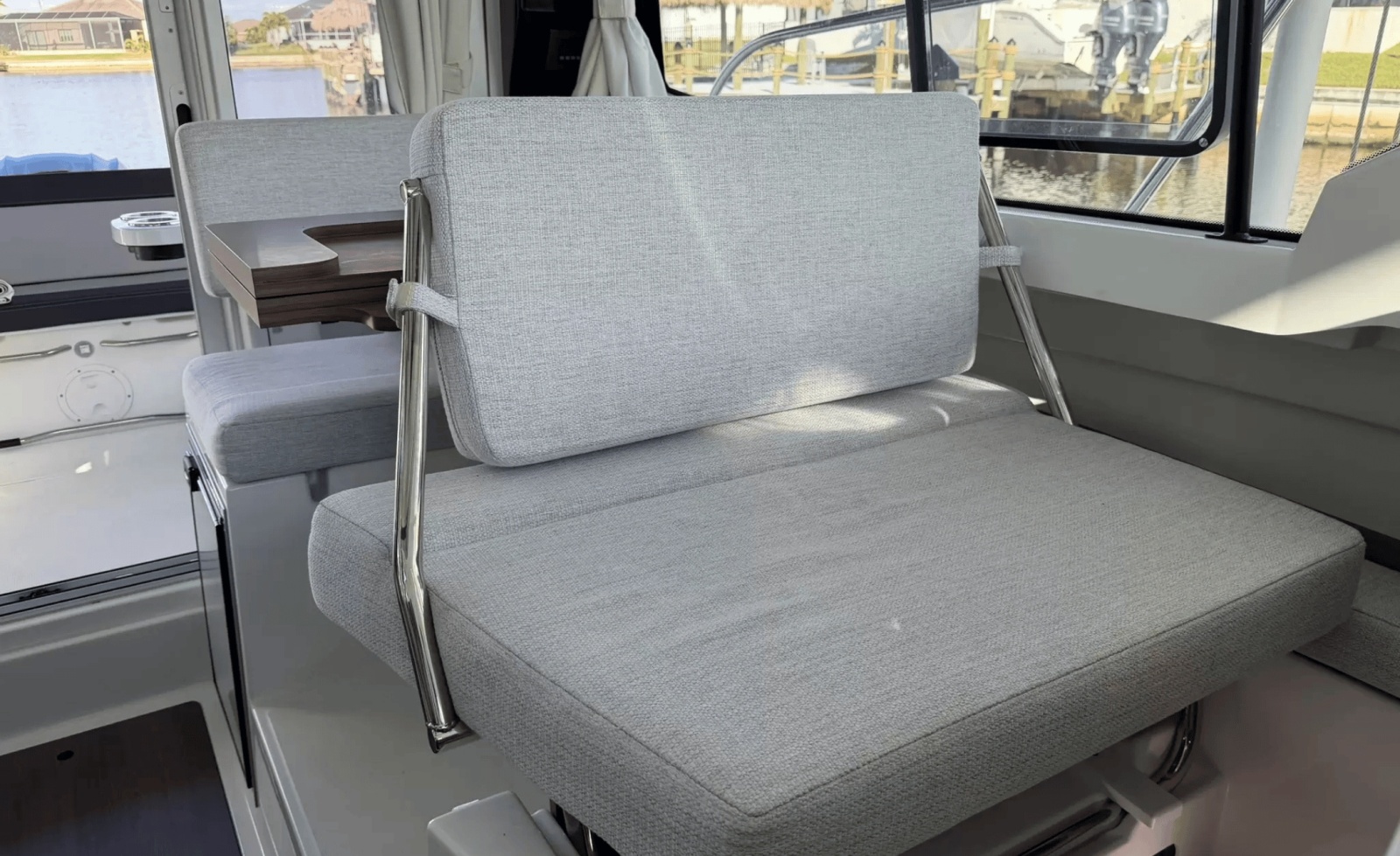 26' 2023 Jeanneau NC-795 Coupe