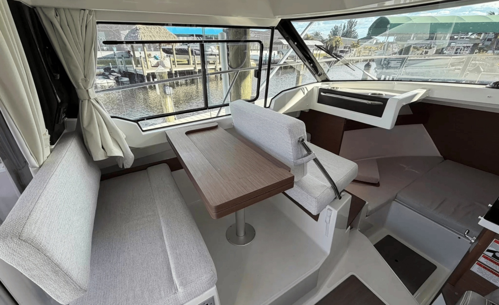 26ft Jeanneau Yacht For Sale