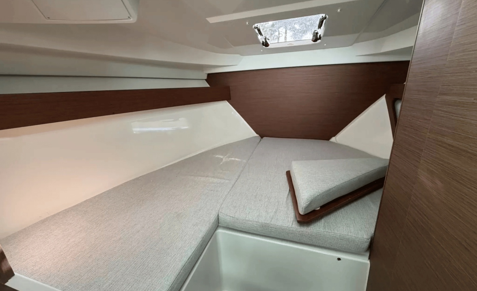 26ft Jeanneau Yacht For Sale