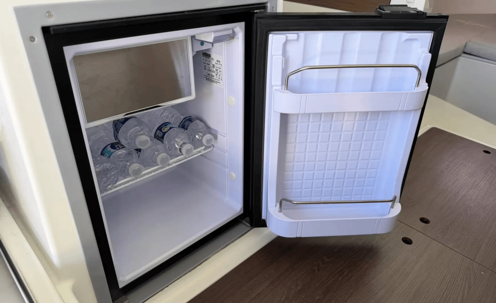 26' 2023 Jeanneau NC-795 Coupe