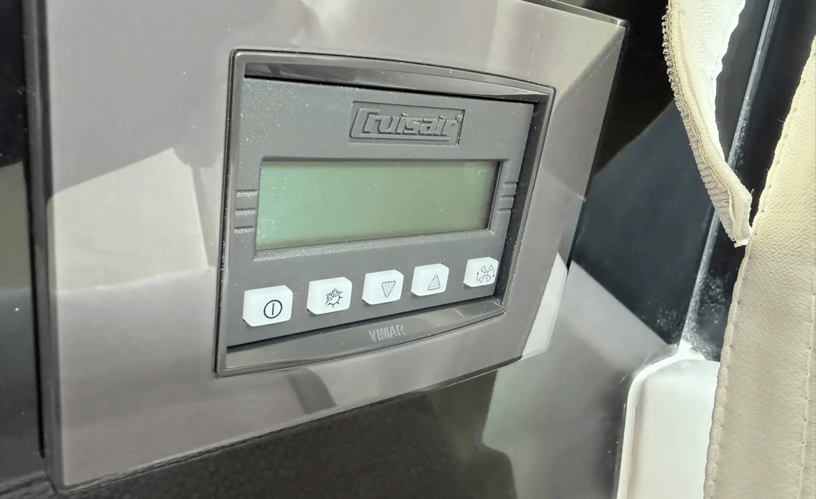 26' 2023 Jeanneau NC-795 Coupe