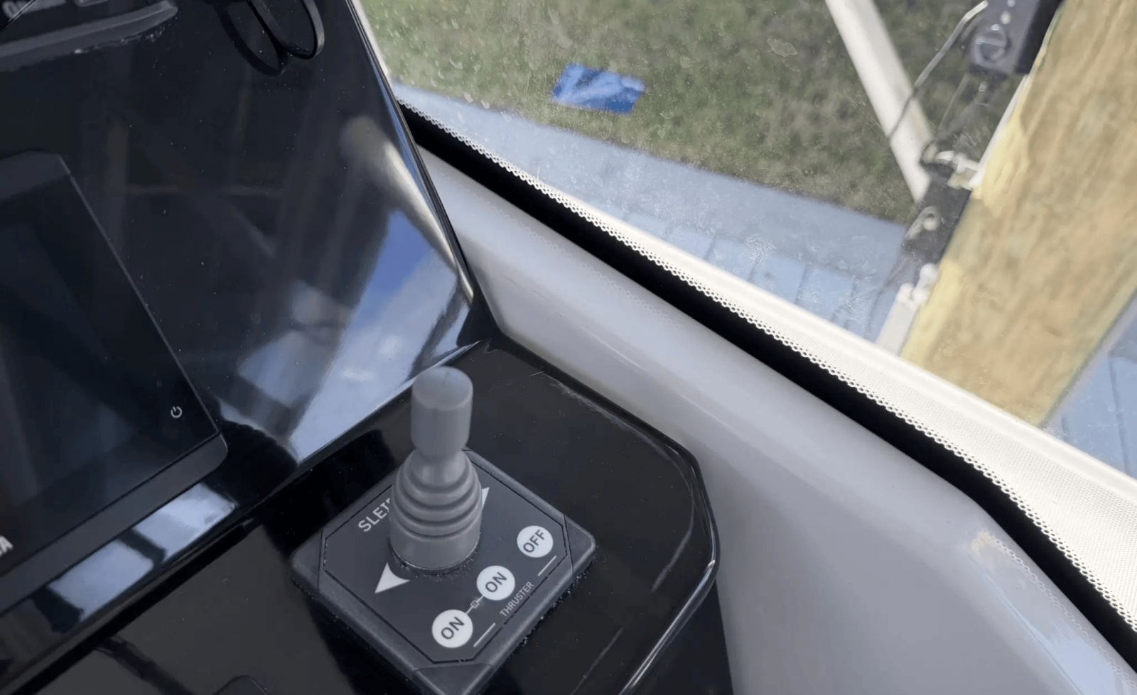 26' 2023 Jeanneau NC-795 Coupe