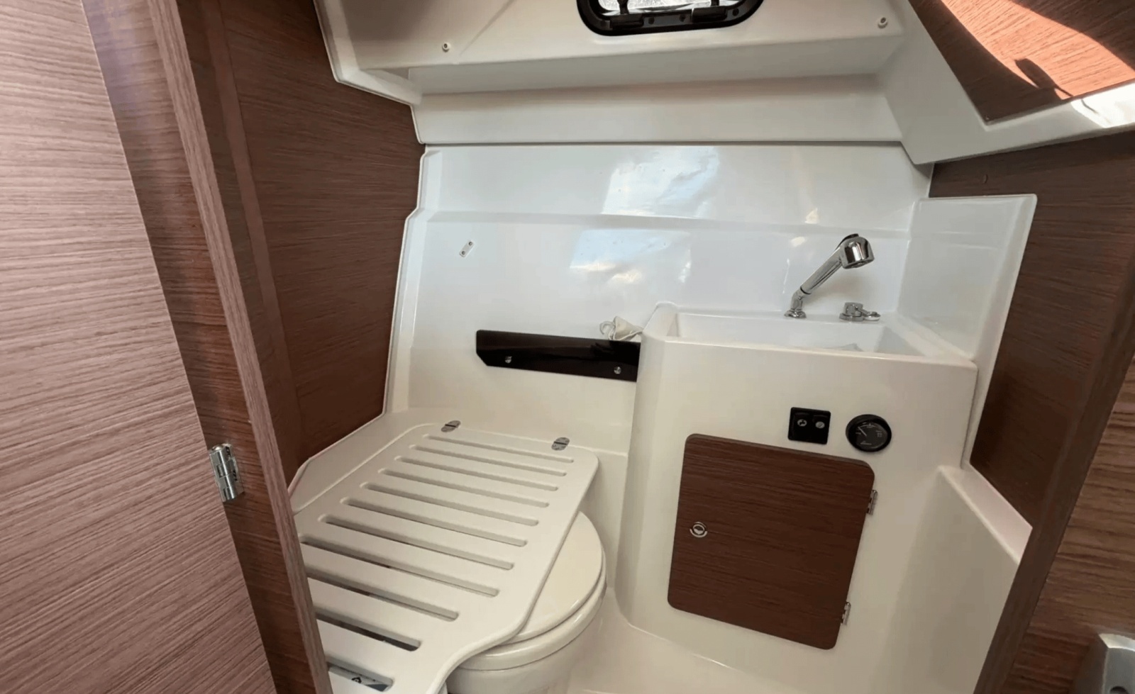 26ft Jeanneau Yacht For Sale