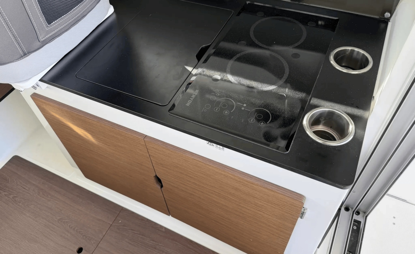 26' 2023 Jeanneau NC-795 Coupe