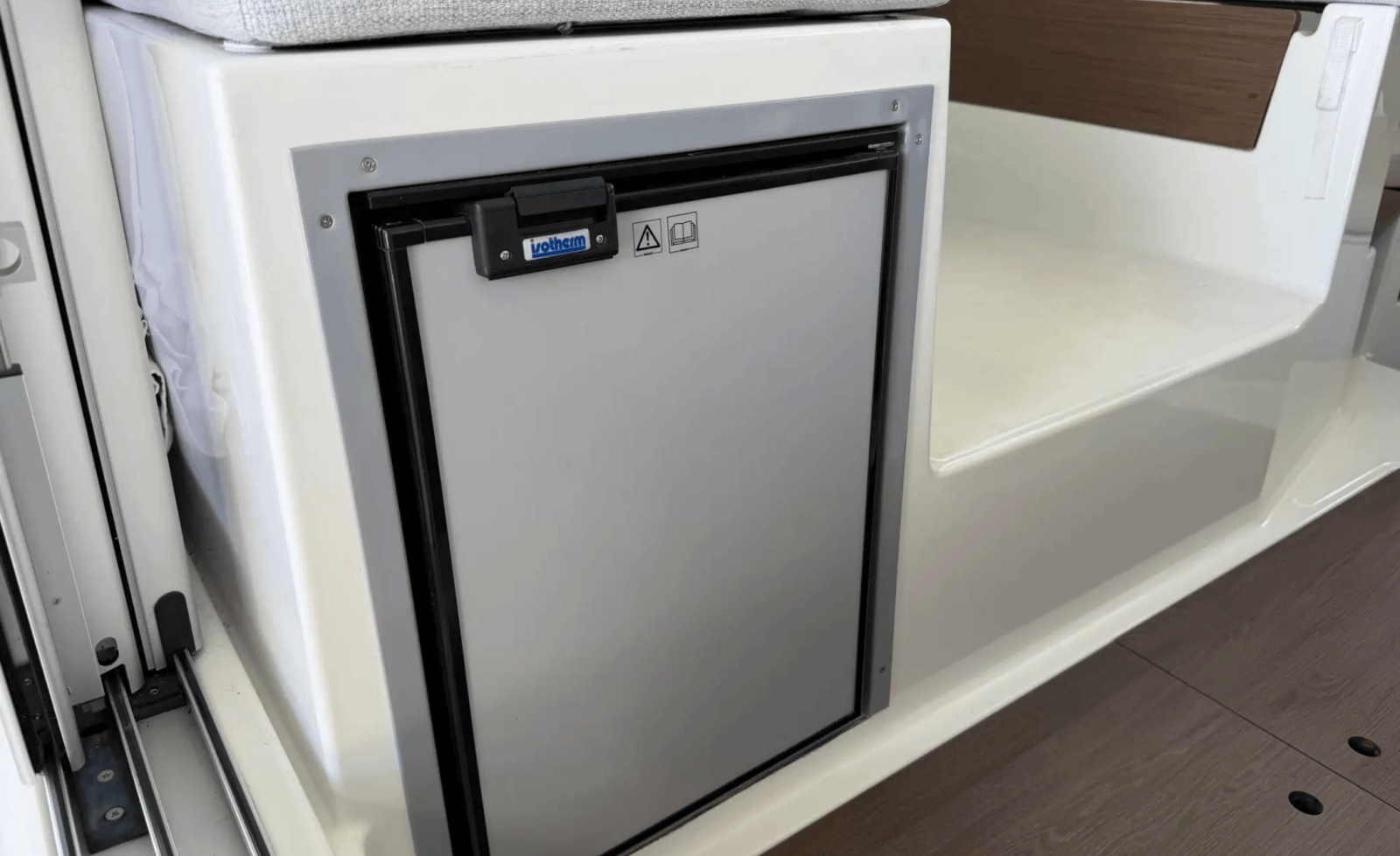 26' 2023 Jeanneau NC-795 Coupe