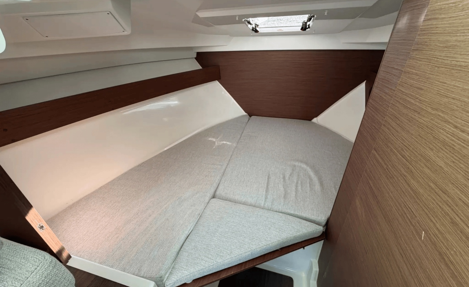 26ft Jeanneau Yacht For Sale