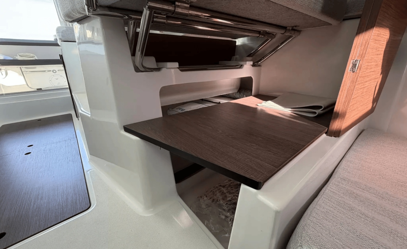 26' 2023 Jeanneau NC-795 Coupe