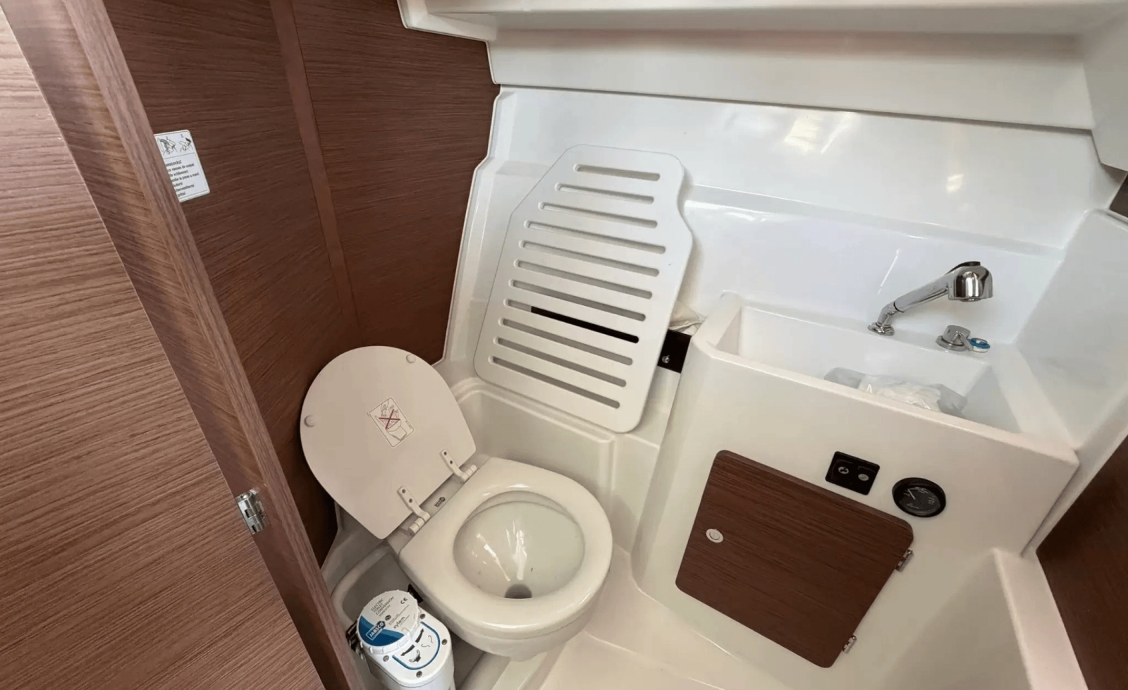 26ft Jeanneau Yacht For Sale