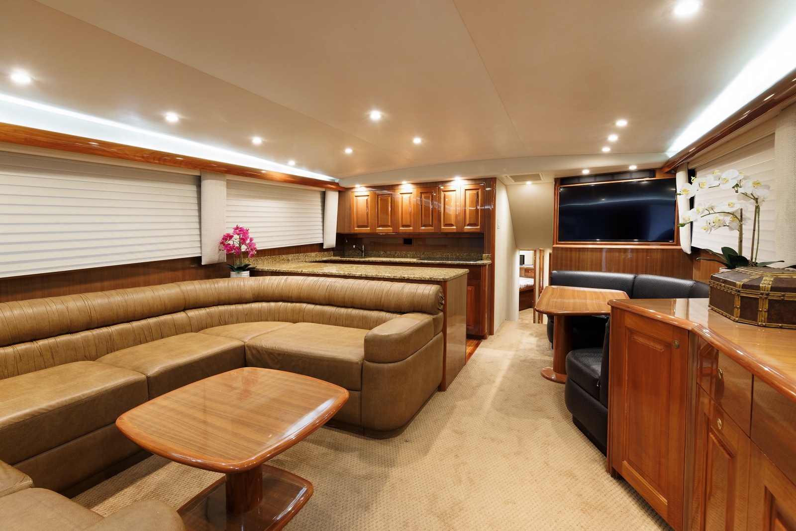 61' 2005 Viking 61 Convertible