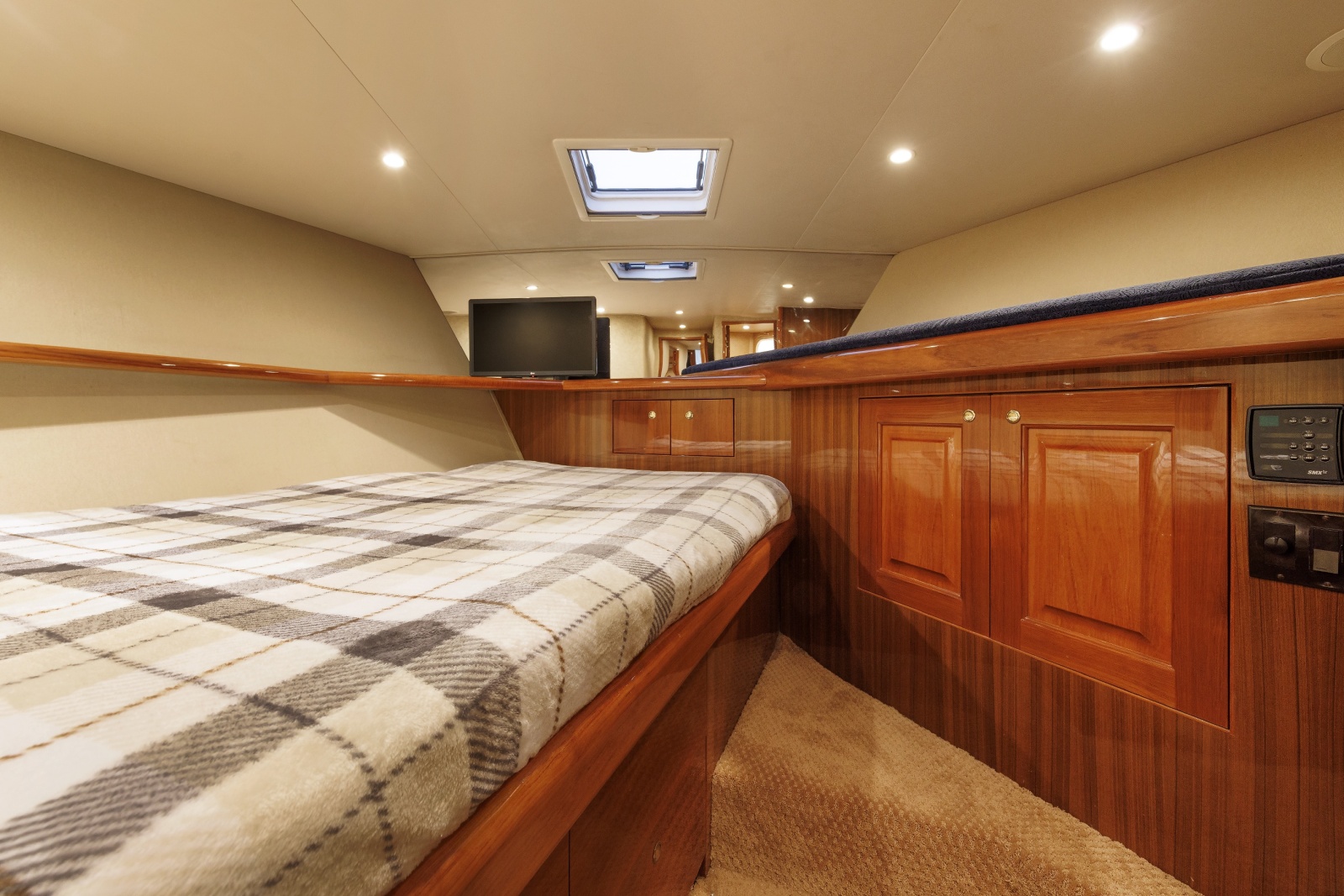 61' 2005 Viking 61 Convertible