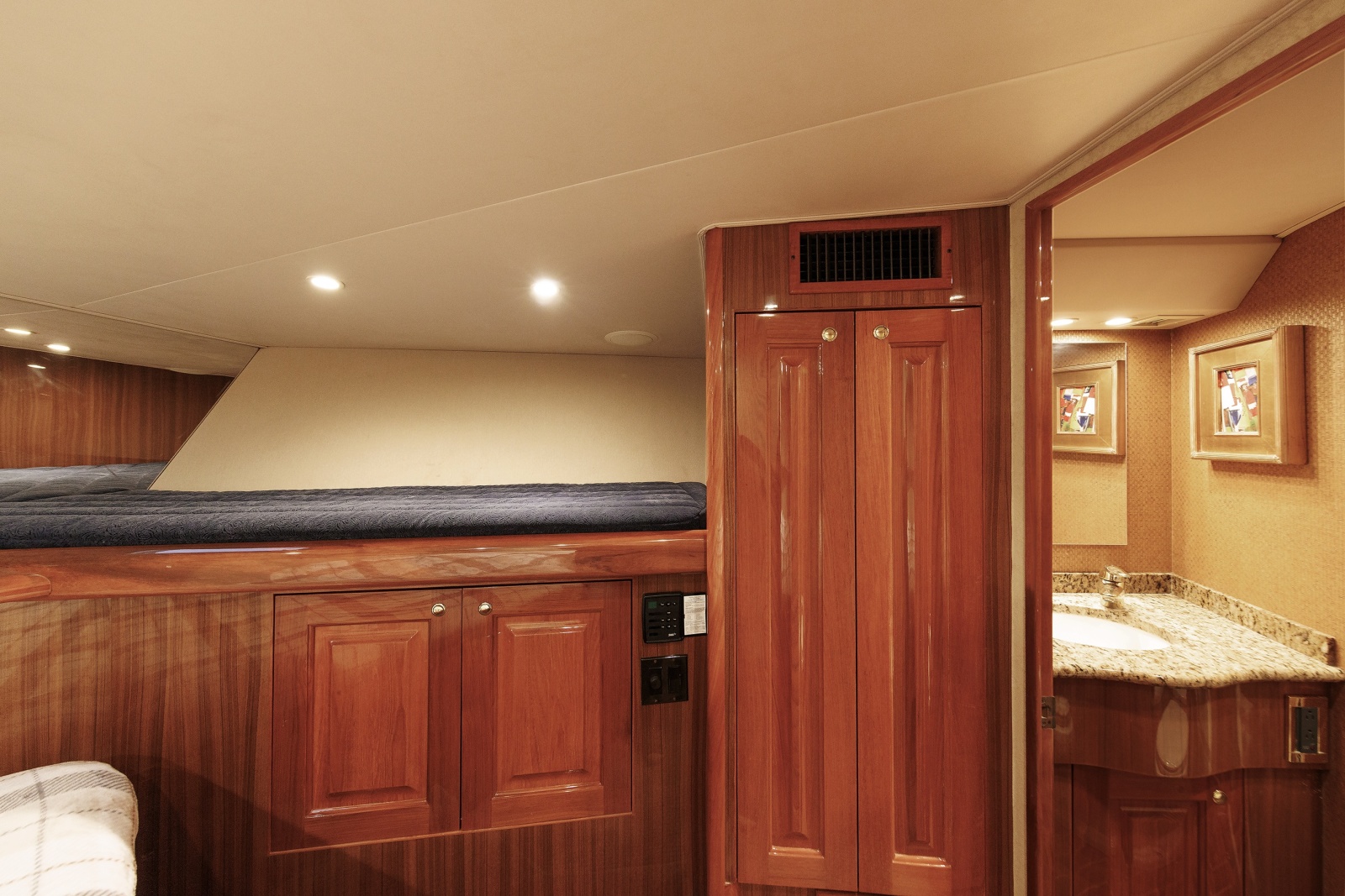 61' 2005 Viking 61 Convertible