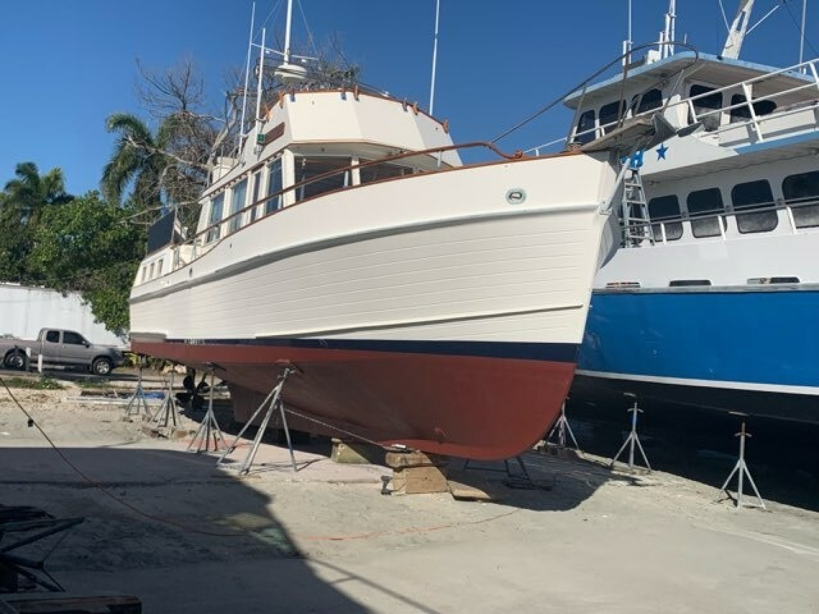 42' 1987 Grand Banks 