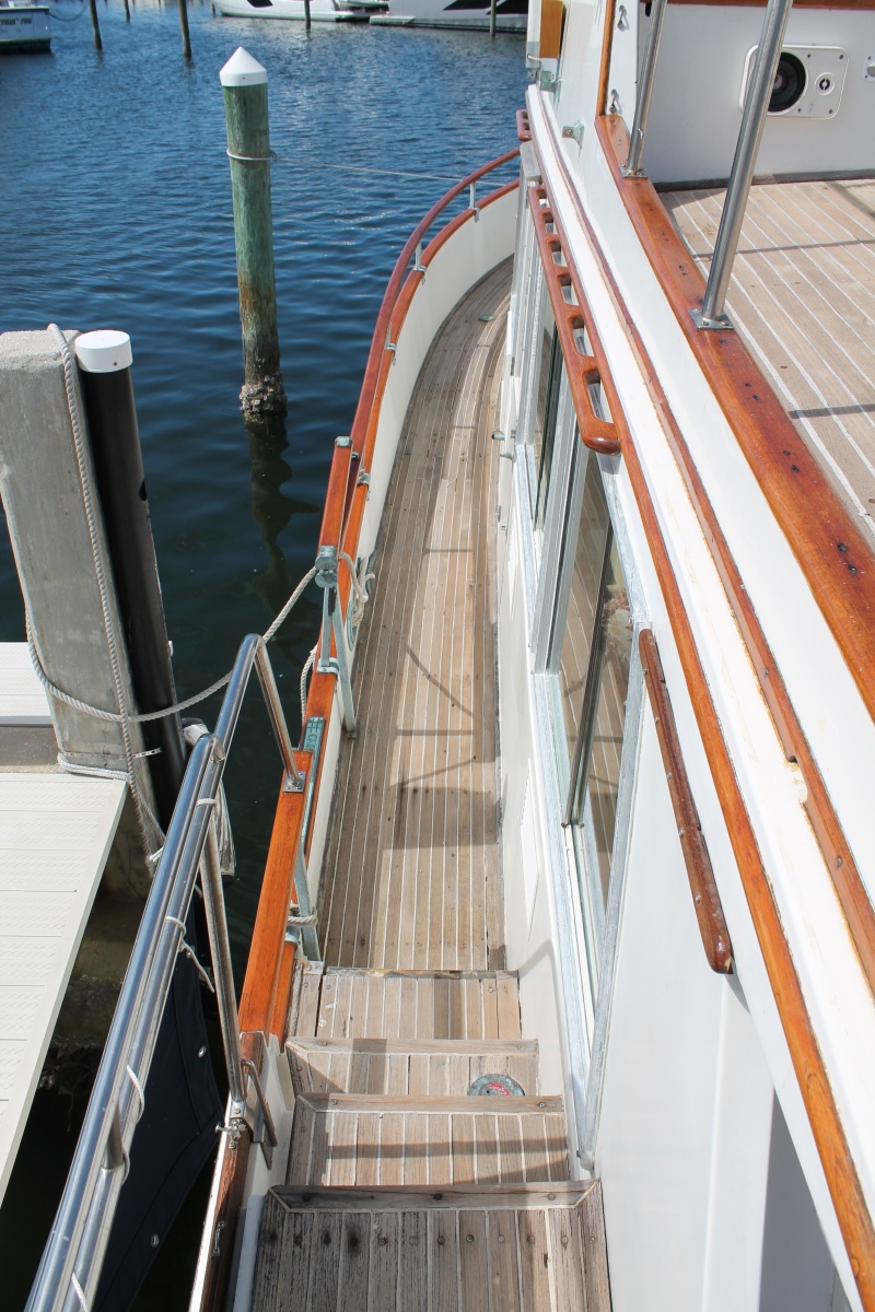 42' 1987 Grand Banks 