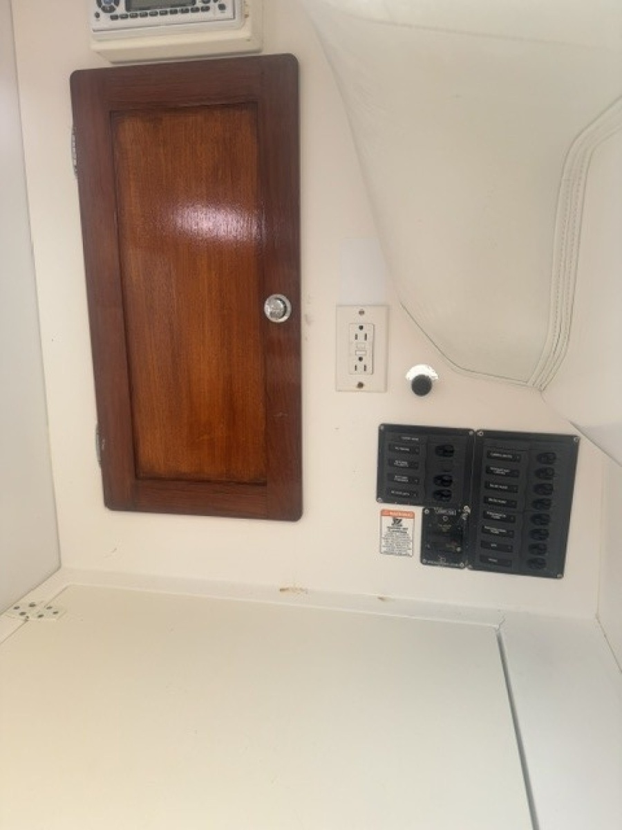 24' 2005 Holby Pilot 24