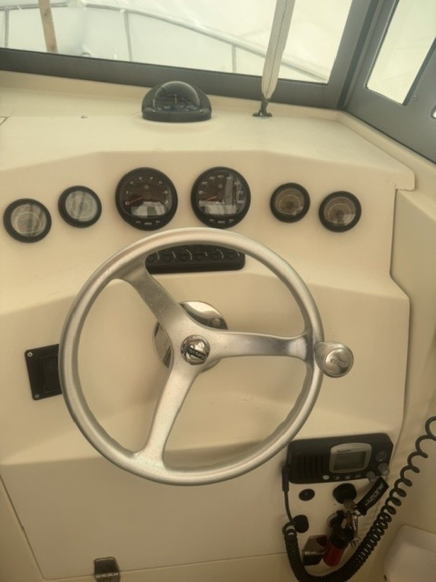 24' 2005 Holby Pilot 24