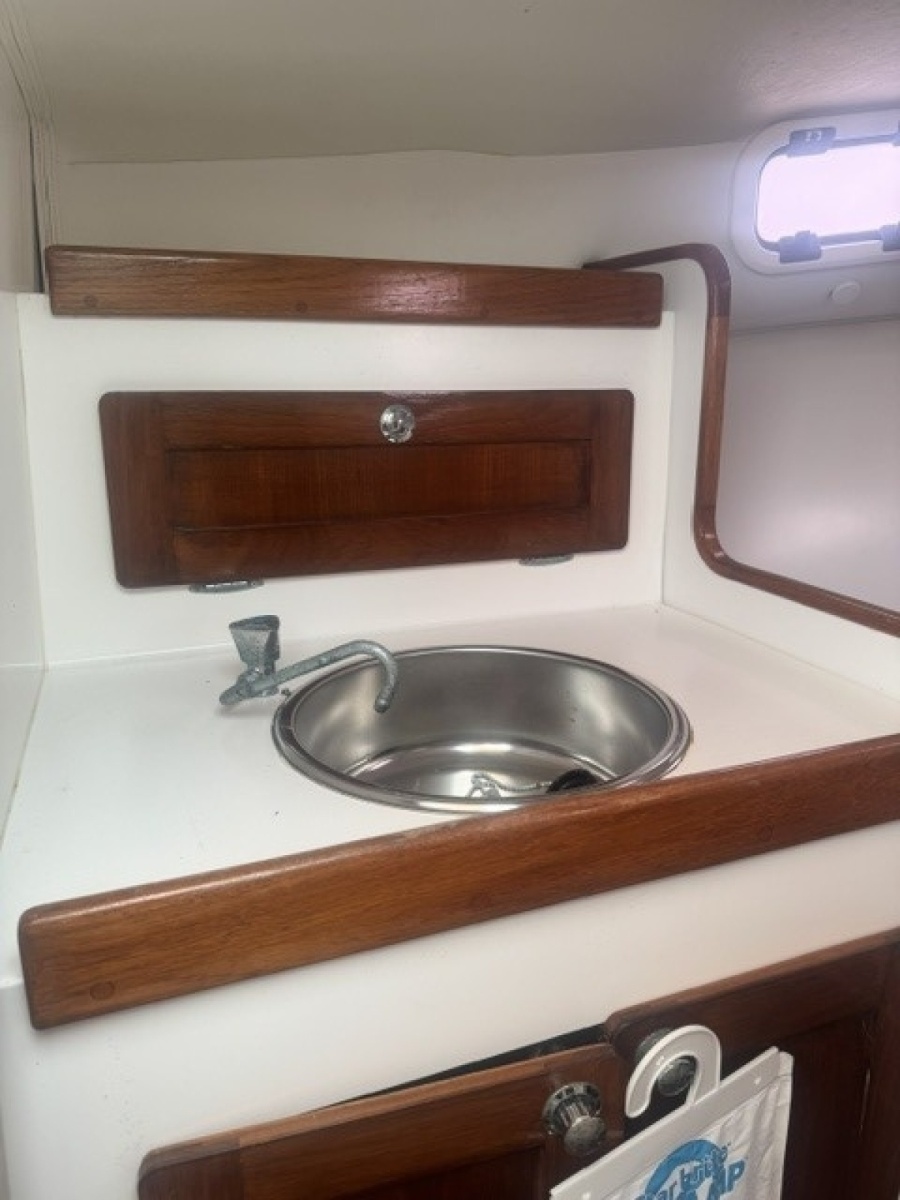 24' 2005 Holby Pilot 24