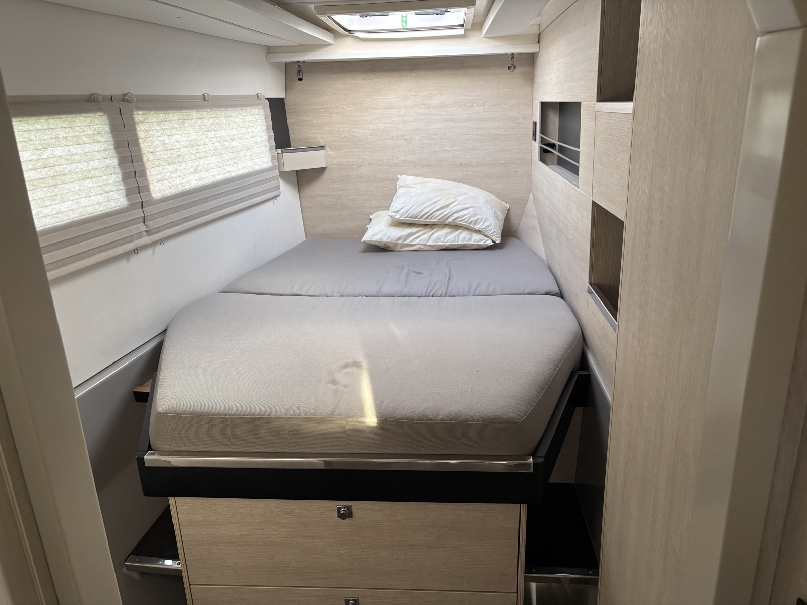 Soul Rebel 45ft Robertson  amp  Caine Yacht For Sale