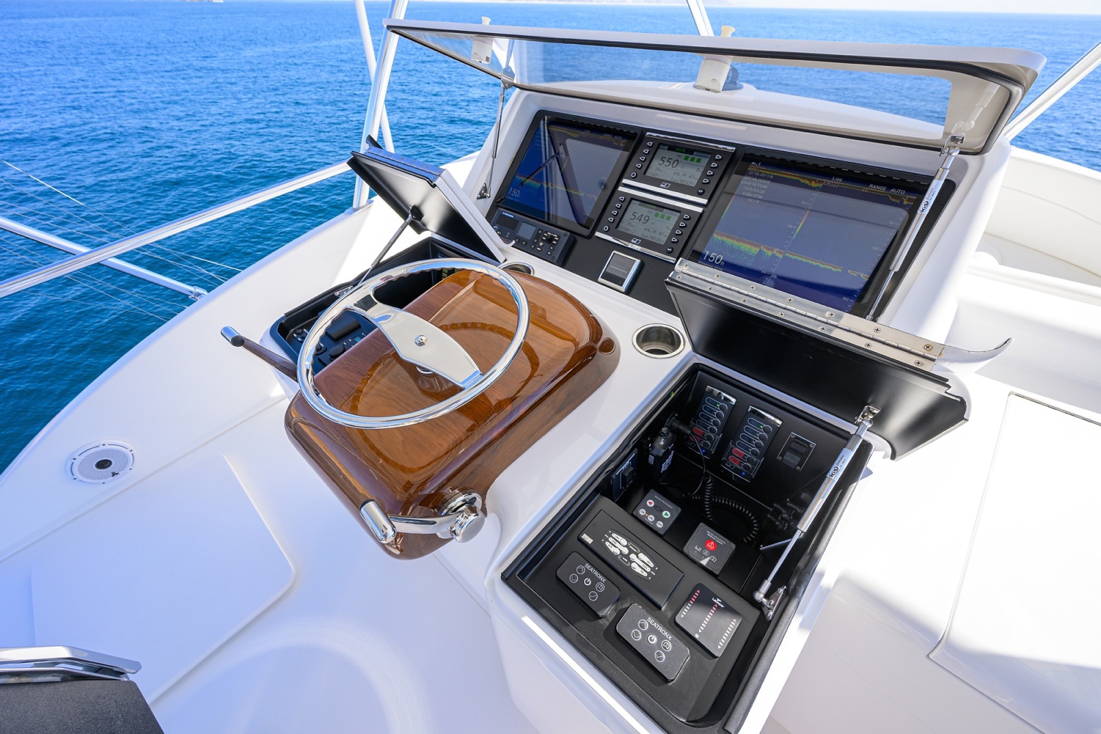 80' 2023 Viking 80 Skybridge